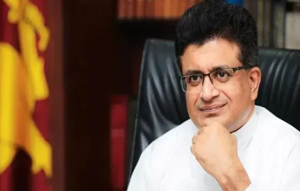 மகாத்மா காந்தி கூட தண்ணீர் அருந்தினார்... ஆனால் சுரேஸ் சலே நாட்கள் ஒரு சொட்டு நீரும் குடிக்கவில்லை உதய கம்மன்பில கருத்து